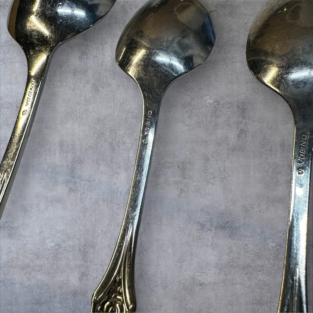 Oneida TOUJOURS Heirloom Stainless Flatware - Set of 3 Spoons‎